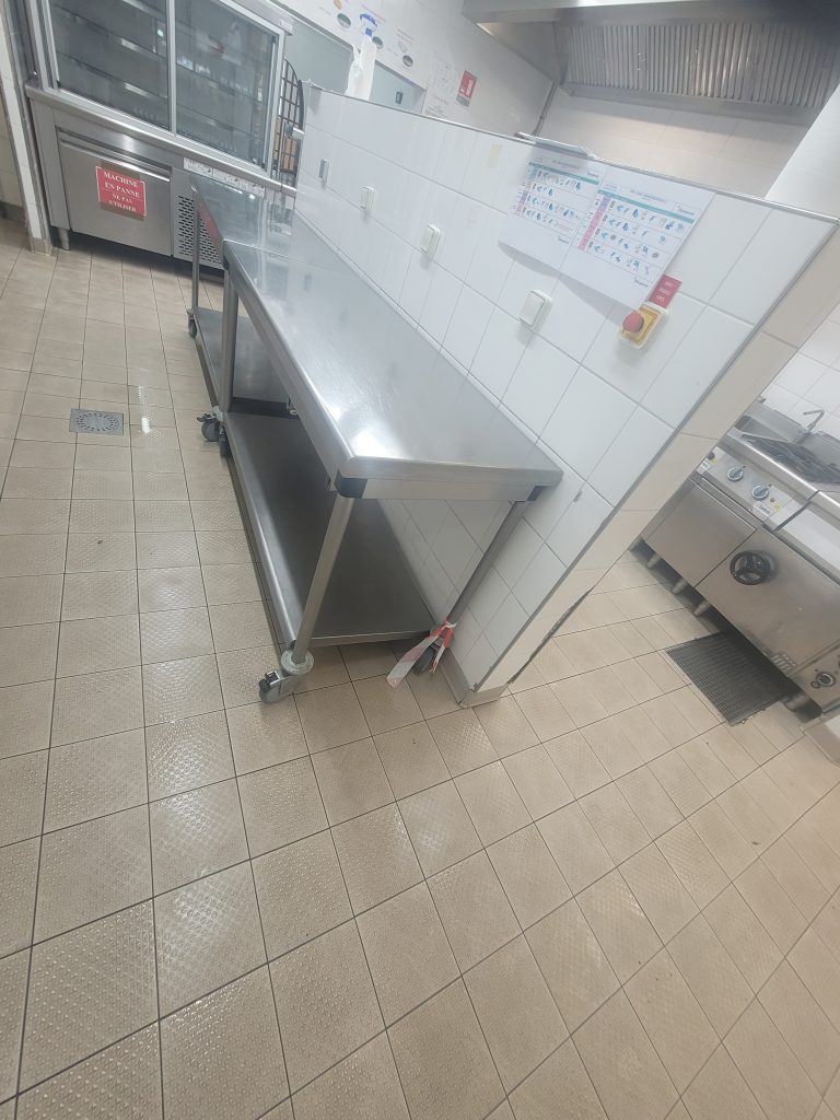 Cuisine ESAT préparation mélange ingrédients Inakobé fabrication alimentaire produit végétal France