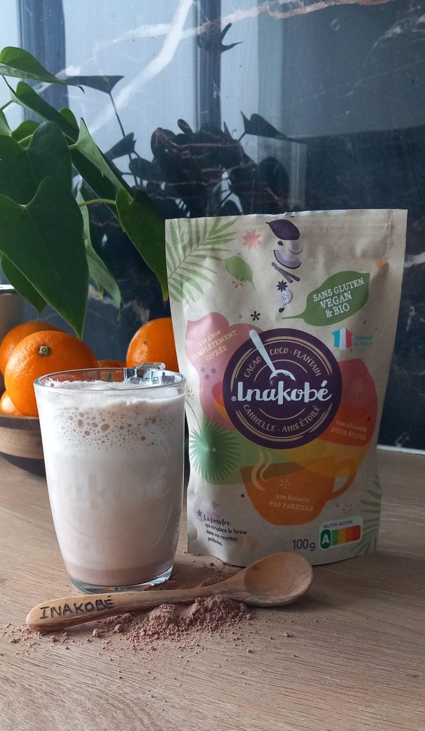 Inakobé Latte chaud et onctueux préparé avec une boisson végétale